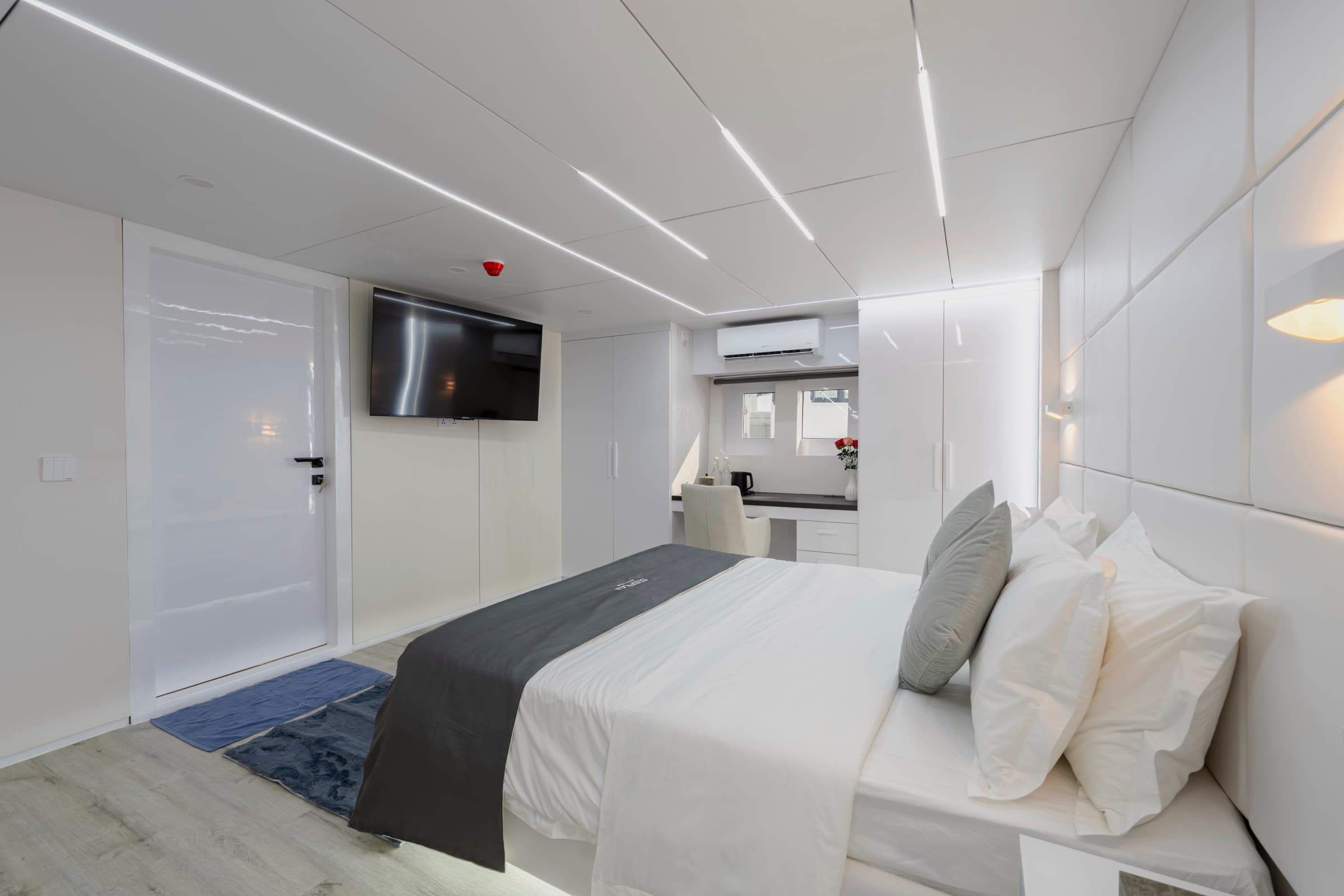 Deluxe Cabin aboard SERAI Ocean Dream luxury yacht