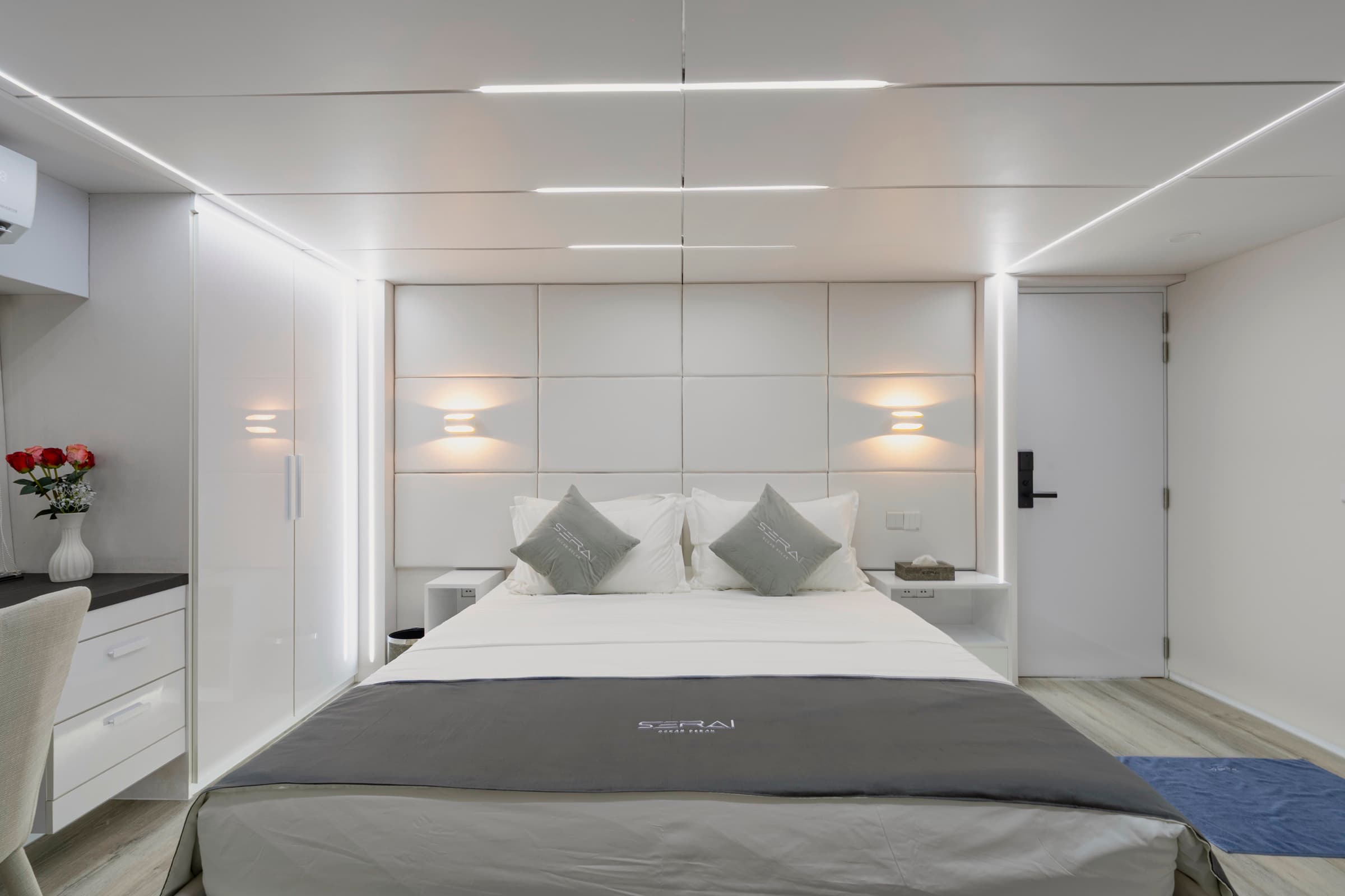 Master Suite aboard SERAI Ocean Dream luxury yacht